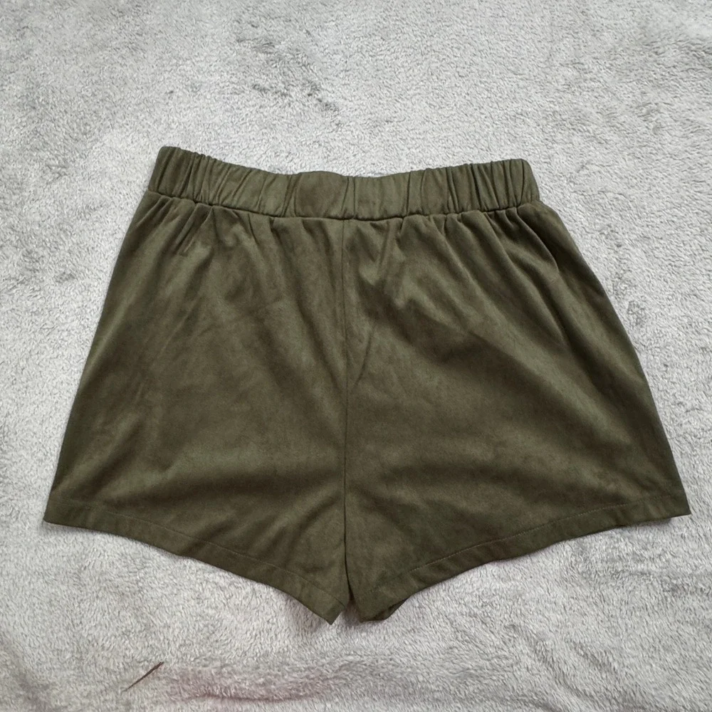Steve‎ Madden Shorts NWT Women's Tagged Size Medium Green Elastic Waist
